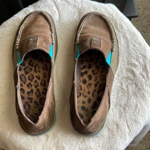 Ariat Brown leather shoes. Women’s size 9. Good condition